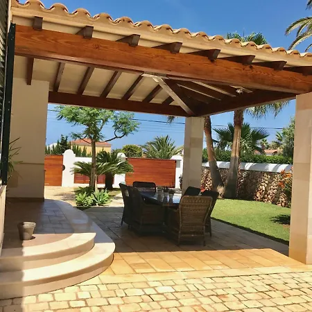 Annette Villa